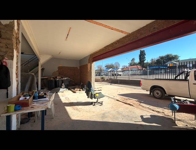 330M² WAREHOUSE TO LET IN EASTLEIGH